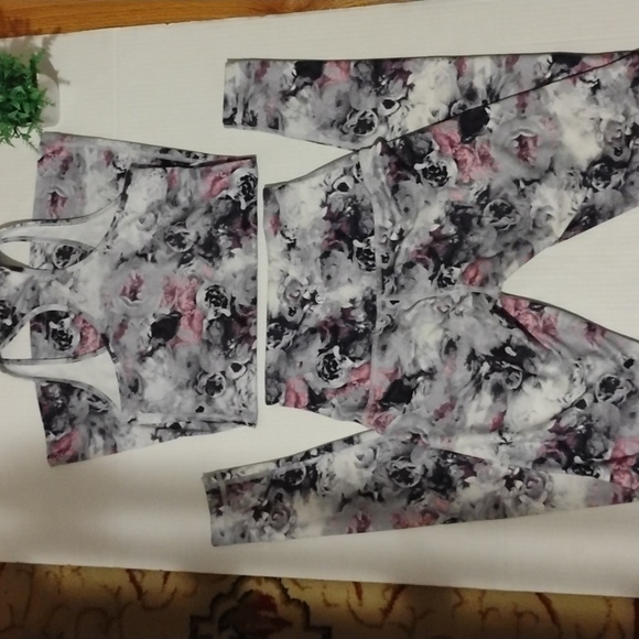 lululemon athletica 2 Piece Set. Womens size4.Moody Mirage,White,DeepNavy color - Picture 2 of 12